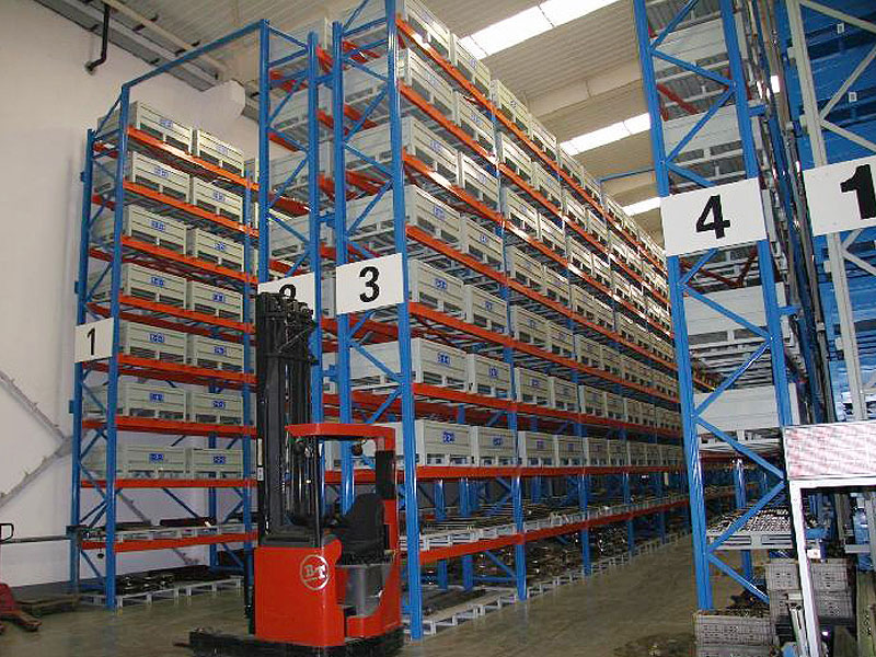 中轉(zhuǎn)庫(kù)貨架2